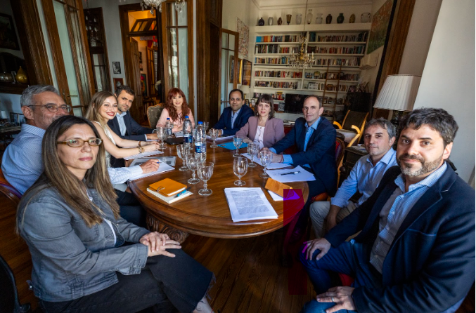 La Justicia limitó el régimen de visitas de Cristina Kirchner tras recibir a nueve economistas en&nbsp;simultáneo