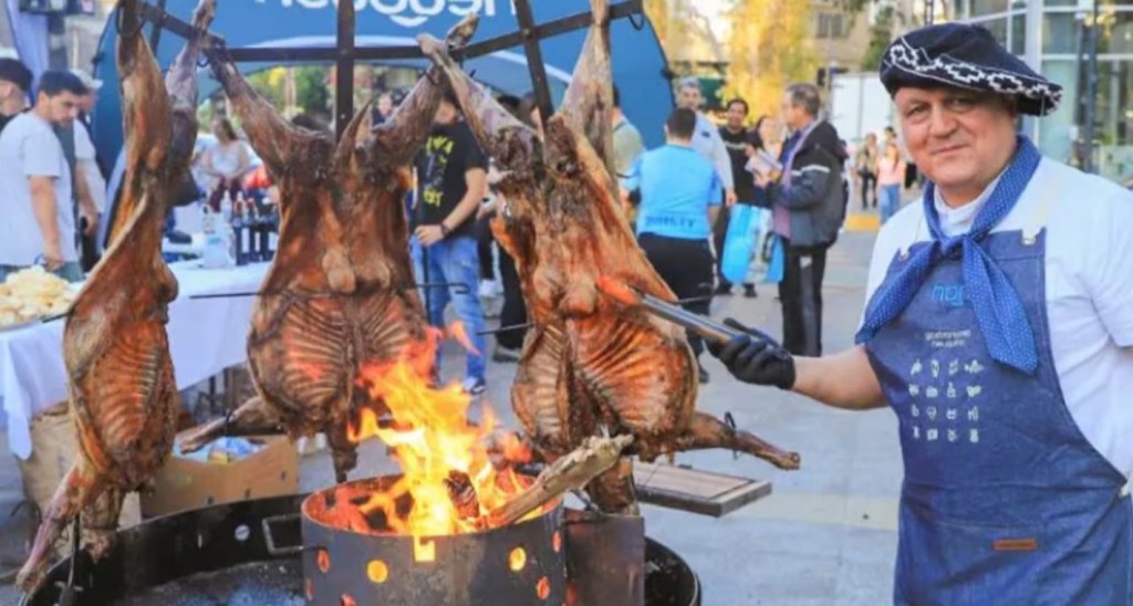 Éxito patagónico: La Fiesta Nacional del Chivito agota hotelería y desborda sabor&nbsp;criollo