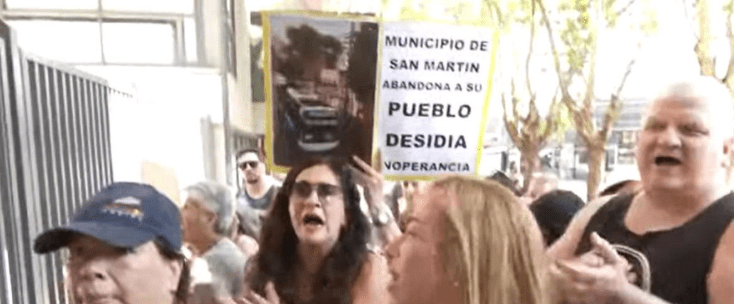 Incidentes en la puerta de la Municipalidad de San Martín por reclamos tras las&nbsp;inundaciones