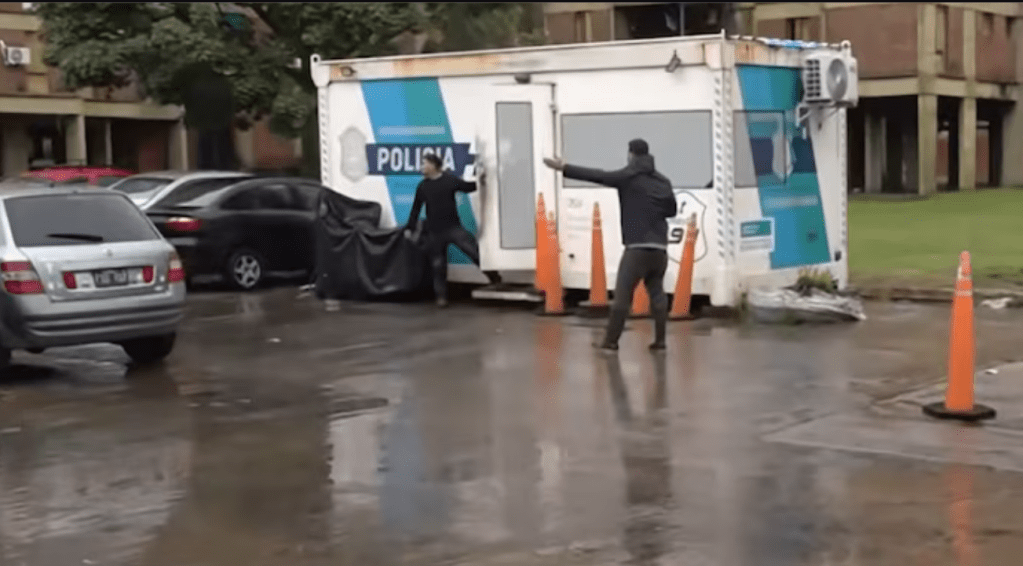 Inseguridad en plena cobertura: robaron a un equipo de TV y el cronista salió a correr a los ladrones en&nbsp;vivo