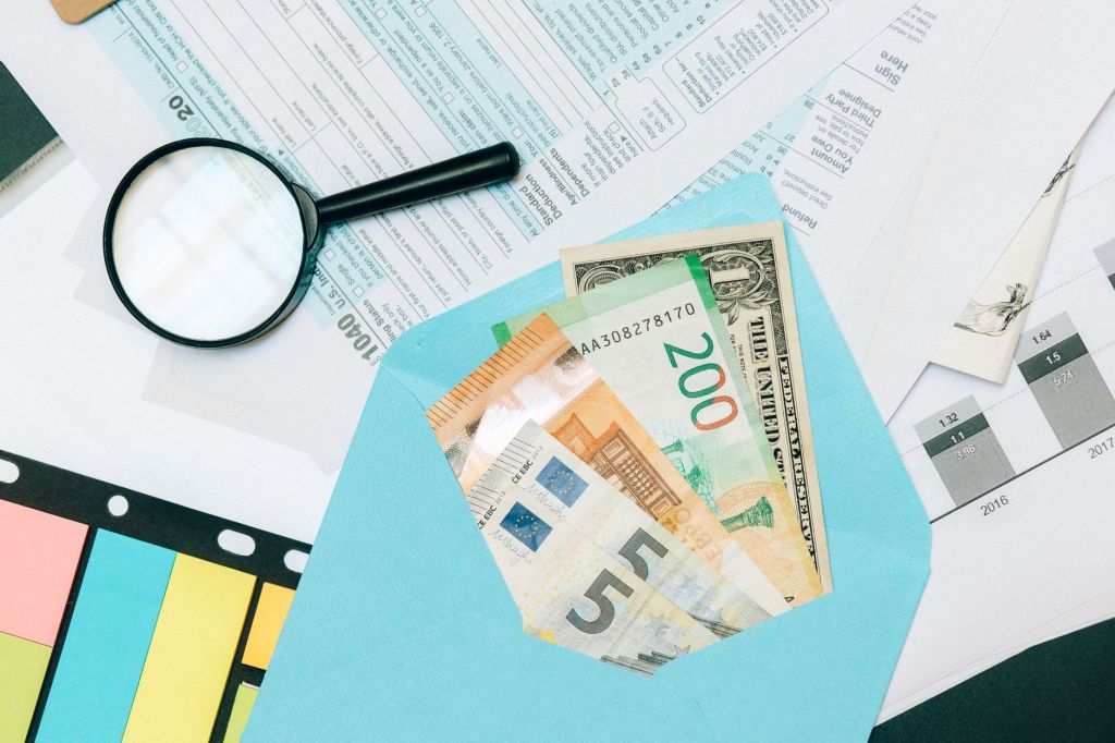 El euro y el euro blue abren la semana con movimientos&nbsp;moderados
